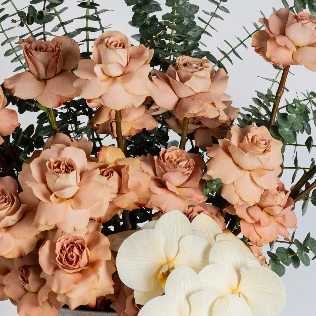 flower arrangement centerpiece