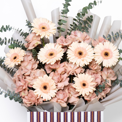 Cafe Del Mar | Cream Roses & Gerbera Bouquet