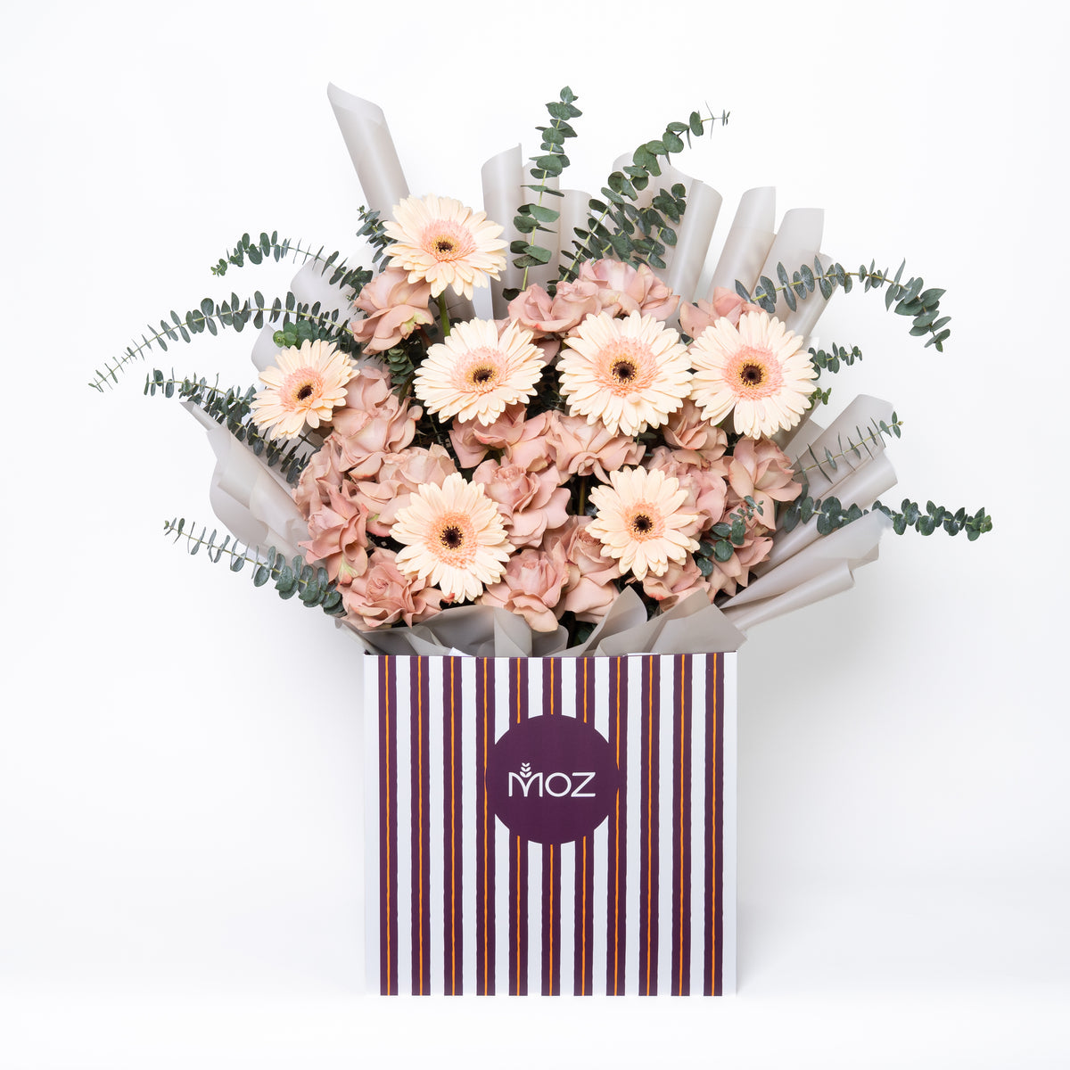Cafe Del Mar | Cream Roses & Gerbera Bouquet