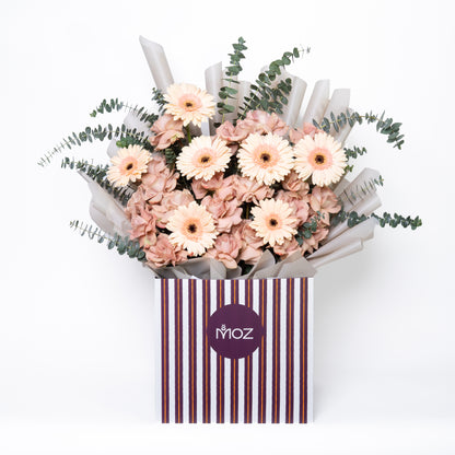 Cafe Del Mar | Cream Roses & Gerbera Bouquet