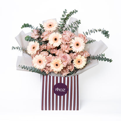 Cafe Del Mar | Cream Roses & Gerbera Bouquet